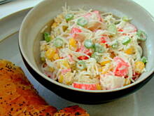 Fot. kasia_sach, Sałatka z surimi i makaronem ryżowym