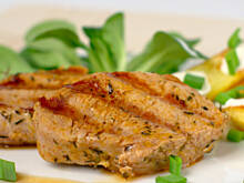 Fot. Wkn, Polędwiczki z grilla w tymiankowo-pieprzowej marynacie