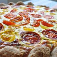 Orkiszowa tarta z pomidorkami i fetą