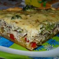 Quiche z kurczakiem, serem i warzywami