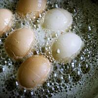 Jaja faszerowane w skorupkach