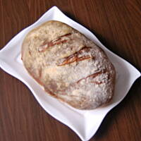 Chleb z prażoną cebulką i ziarnami pieprzu