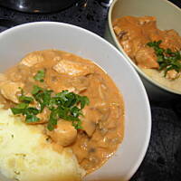 Gulasz drobiowy na winie