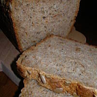 Chleb z otrębami i ziarnami