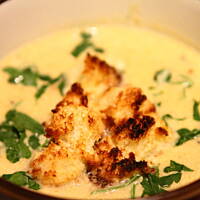 Zupa selerowa z grzankami czosnkowymi