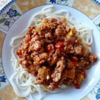 Makaron z sosem mięsno-warzywnym