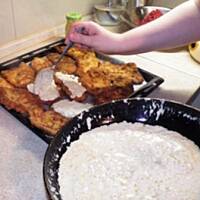 schabowe z piersi kurczaka z sosem