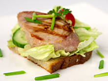 Fot. Wkn, Steki z tuńczyka z imbirem i cytryną