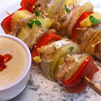 Szaszłyki rybne z ananasem i sosem curry