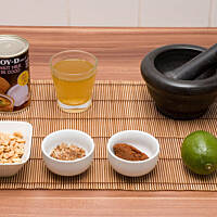 Szaszłyki z sosem satay - ไก่และหมูราดซอสสะเต๊ะ