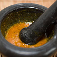 Szaszłyki z sosem satay - ไก่และหมูราดซอสสะเต๊ะ