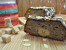 Fot. MIENTA, Bananowe ciasto z migdałami