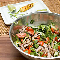 Szaszłyki z sosem satay - ไก่และหมูราดซอสสะเต๊ะ