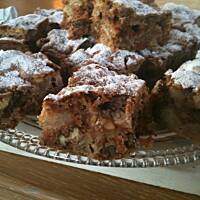 Cynamonowe ciasto jabłkowe z orzechami