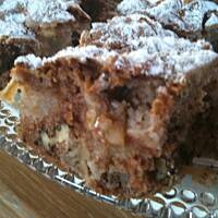 Cynamonowe ciasto jabłkowe z orzechami