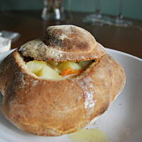 Okrągły chlebek do żurku w chlebie