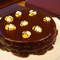 Ciasto miodowo-czekoladowe z pszczółkami Nigelli