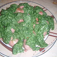 Parówki w sosie szpinakowym