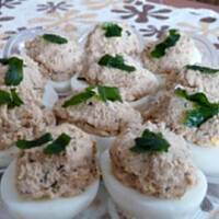 Jajka faszerowane tuńczykiem