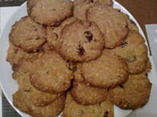 Fot. WYTWORNA, ciasteczka owsiane z żurawiną,orzechami,białą czekolada.