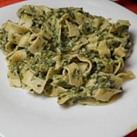 Papardelle w sosie śmietanowo-szpinakowym