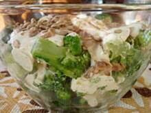 Fot. Anna Z, Brokuły z serem feta i sosem czosnkowym