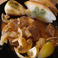 Karczek w wersji na ostro z cebulą i pieczarkami