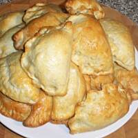 Pierożki z ziemniakami i serem feta