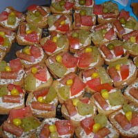 znikające imprezowe kanapki na mini sucharkach