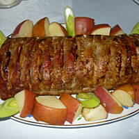 Schab szpikowany jabłkami