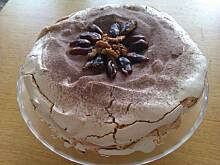 Fot. makowiec, Tort bezowy z daktylami i orzechami