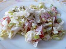 Fot. Anna Z, Surówka z sałaty lodowej i ogórkiem korniszonym