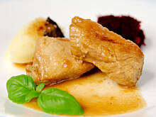 Fot. Wkn, Żeberka zaradnej gospodyni z pieczonymi buraczkami