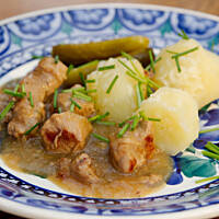 Gulasz z rozmarynem i szczypiorkiem - łatwy i tani