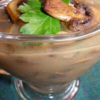 Sos pieczarkowy z natką pietruszki