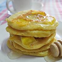 Pancakes z bananem i ananasem