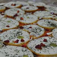 Roladki drożdżowe z oscypkiem