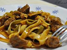 Fot. MIENTA, Makaron z gulaszem