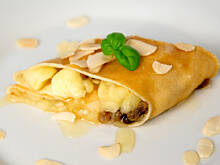 Fot. Wkn, Naleśniki z jabłkami i miodem