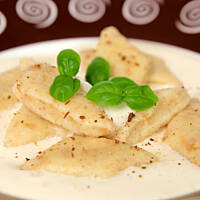 Razowe leniwe kluseczki z sosem śmietanowo miodowym