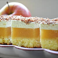 Szarlotka z biszkoptem