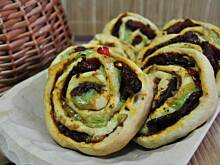 Fot. MIENTA, Roladki z szynką i pomidorami