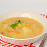 Grochówka wojskowa - gęsta i prosta