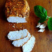 Aromatyczny klinek z suszonymi pomidorami, czosnkiem i bazylią. Klinek po włosku.