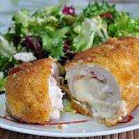 Pikantne roladki drobiowe z szynką wędzoną i serkiem topionym