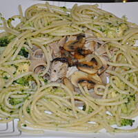 Wariacja makaronu z brokułami