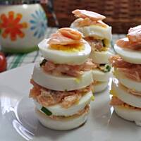 Jajka z wędzonym łososiem