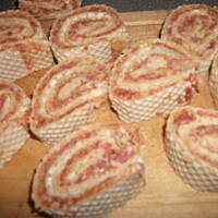 Mięso mielone na waflu.