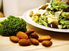 Fot. APM, Sałatka brokułowa z jajkiem