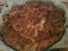 Fot. WYTWORNA, sernik z brzoskwiniami i kokosowa kruszonką